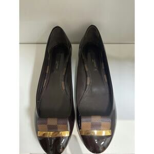 Louis Vuitton Glossy Brown Flats with Gold Accent